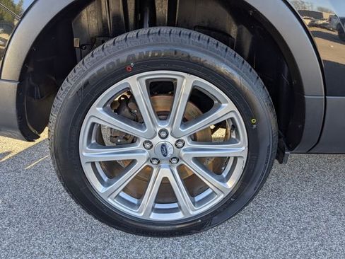 Used 2017 Ford Explorer Limited image 12