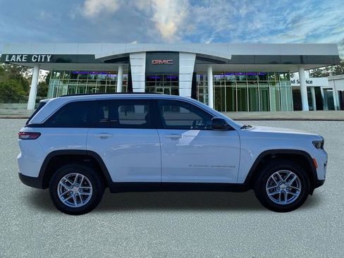 Used 2025 Jeep Grand Cherokee Laredo X RWD image 2