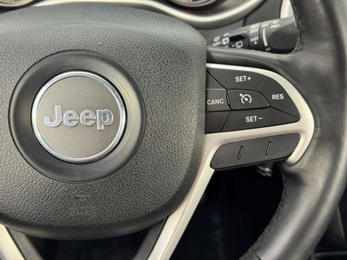 Used 2017 Jeep Cherokee Trailhawk w/ Cold Weather Group image 20