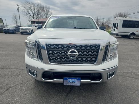 Used 2017 Nissan Titan SV image 3