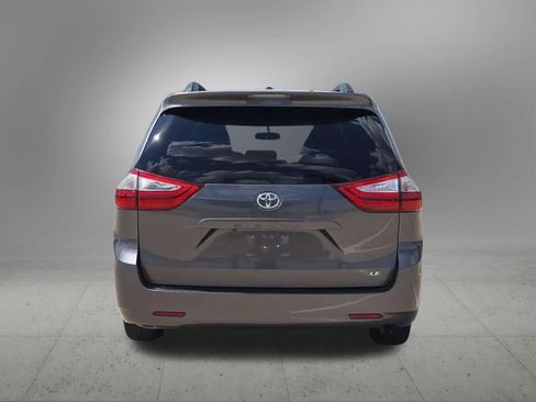 Used 2017 Toyota Sienna LE FWD image 5