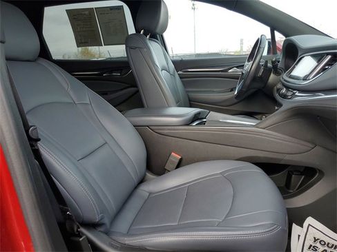 Used 2024 Buick Enclave Premium image 27