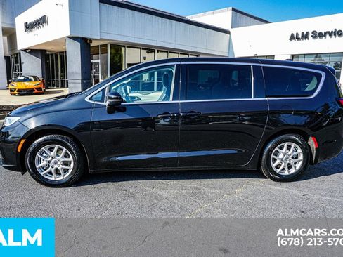 Used 2023 Chrysler Pacifica Touring-L FWD image 6