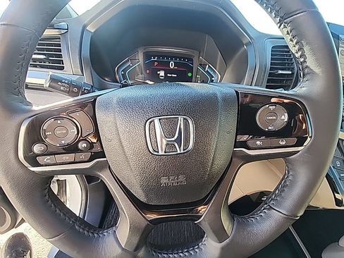 Used 2023 Honda Odyssey Touring image 13