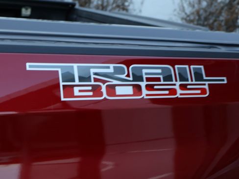 Used 2021 Chevrolet Silverado 1500 LT Trail Boss w/ Convenience Package II image 24