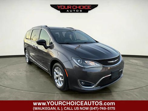 Used 2018 Chrysler Pacifica Touring-L Plus w/ Tire & Wheel Group image 7