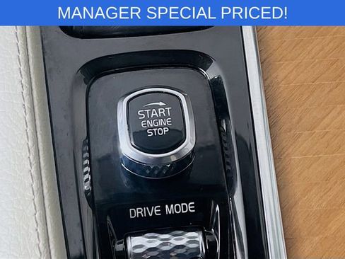 Used 2021 Volvo XC90 T6 Momentum image 19