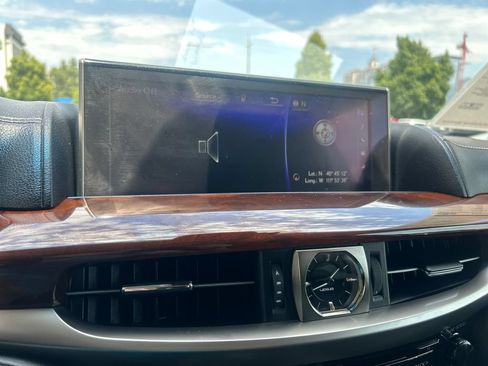 Used 2016 Lexus LX 570 4WD w/ Luxury Package image 21