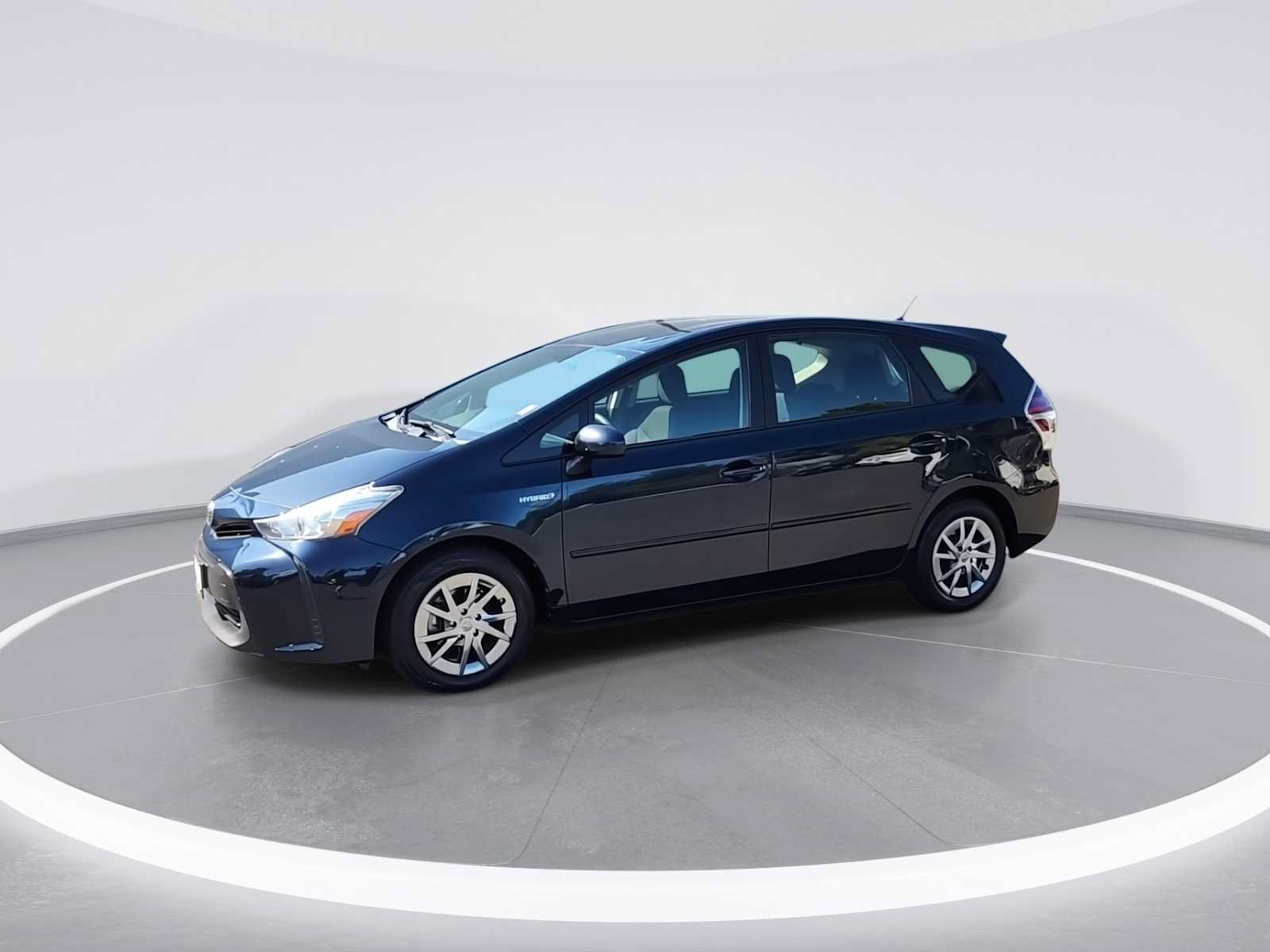 Certified 2017 Toyota Prius V Two FWD image 4