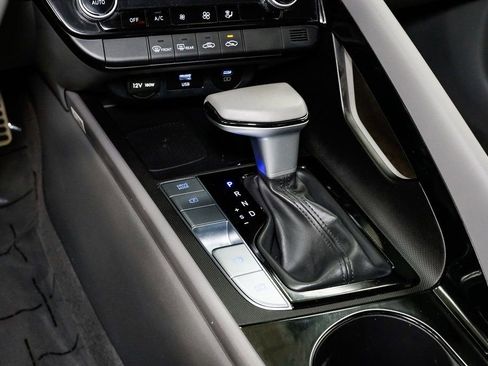 Used 2025 Hyundai Elantra SEL image 20