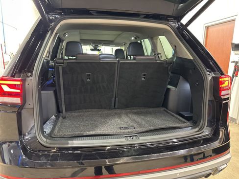 Certified 2025 Volkswagen Atlas Peak Edition SE image 31