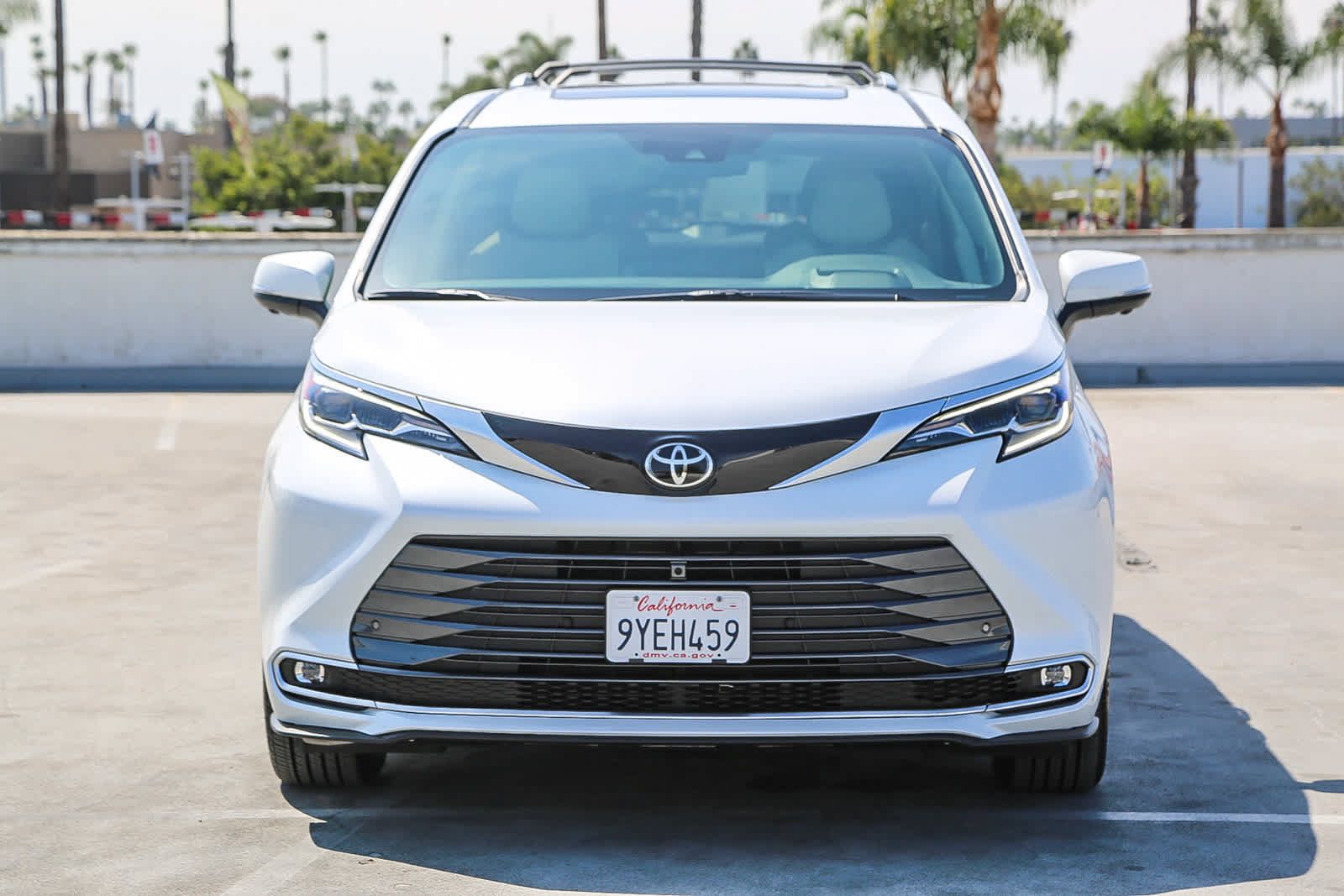 Used 2026 Toyota Sienna Platinum AWD/4WD image 3