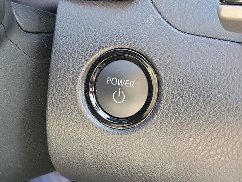 Used 2025 Toyota Camry SE image 31