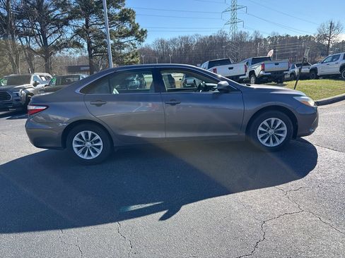 Used 2016 Toyota Camry LE image 6