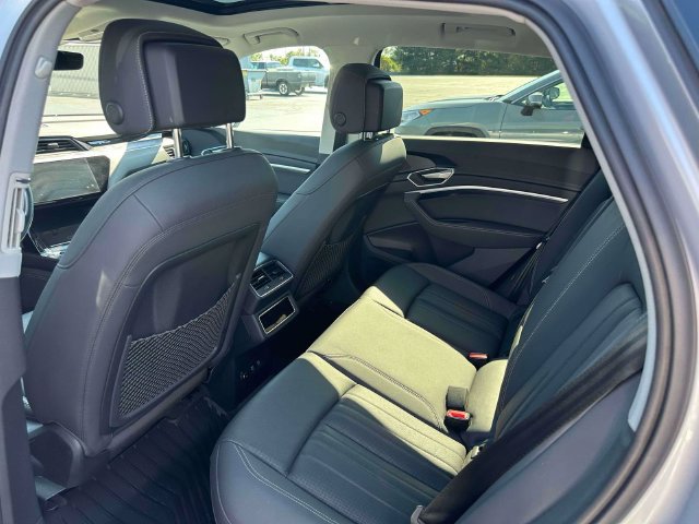 Used 2021 Audi e-tron Premium Plus w/ Premium Plus Package AWD/4WD image 10
