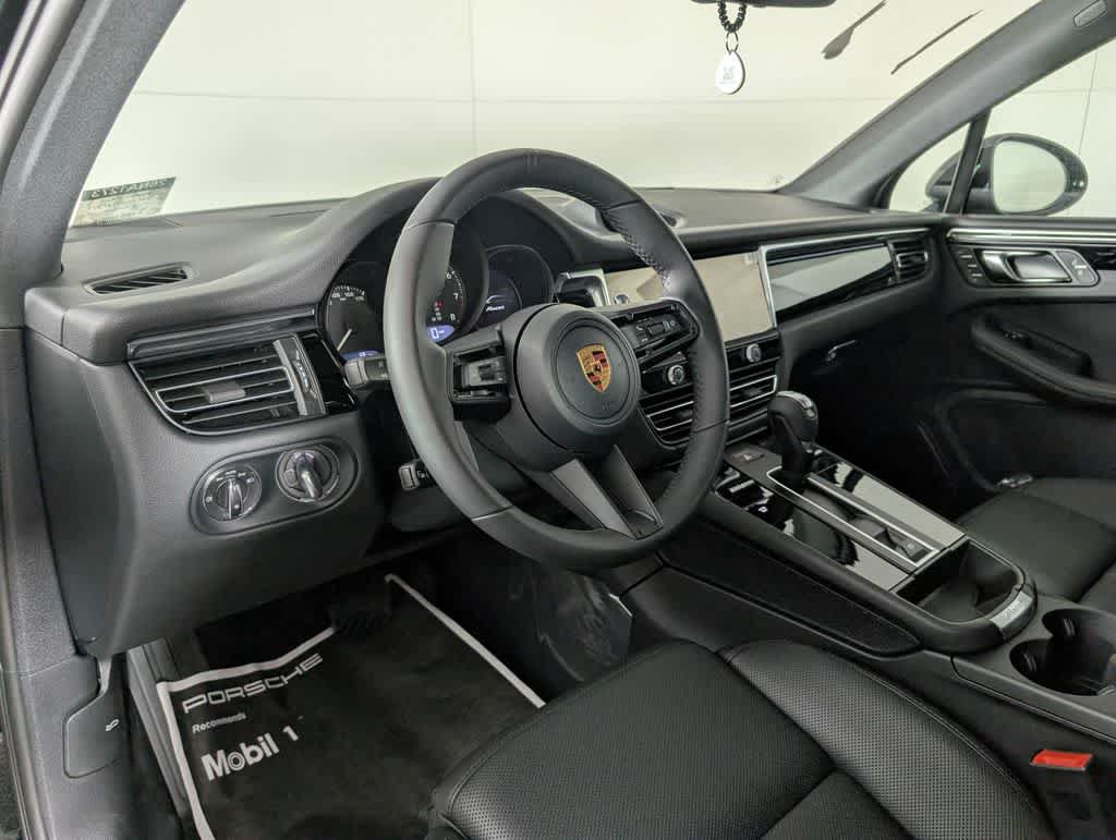 Used 2026 Porsche Macan AWD/4WD image 5