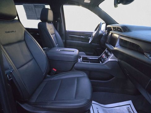 Used 2023 GMC Yukon XL Denali image 17