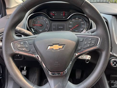 Used 2017 Chevrolet Cruze LT FWD image 6