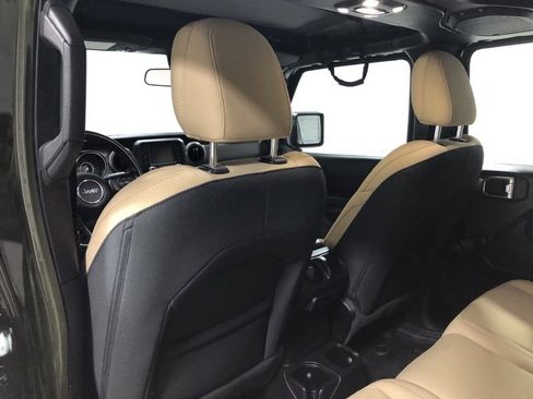 Used 2021 Jeep Gladiator Sport image 16