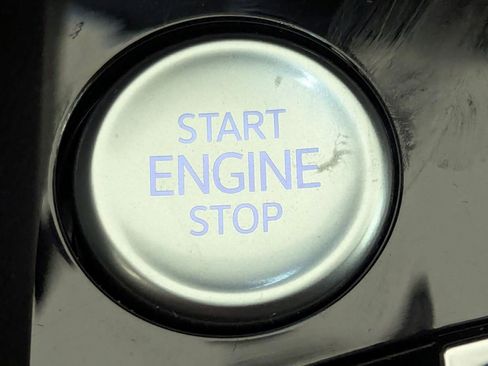 Used 2024 Volkswagen Taos SE image 28