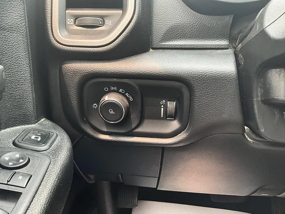Used 2024 RAM 3500 Tradesman w/ Chrome Appearance Group AWD/4WD image 16