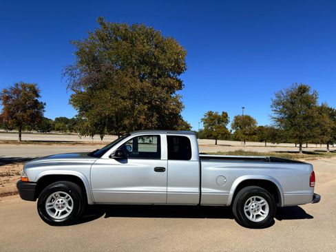 Used 2004 Dodge Dakota Club Cab 2WD w/ Tire & Handling Group image 2