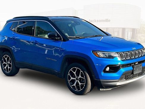 Used 2025 Jeep Compass Limited AWD/4WD image 3