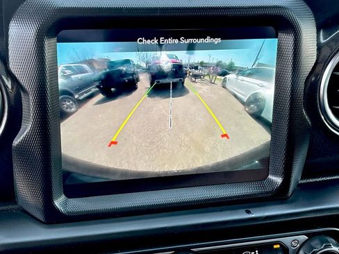 Used 2021 Jeep Wrangler Unlimited Sahara image 18