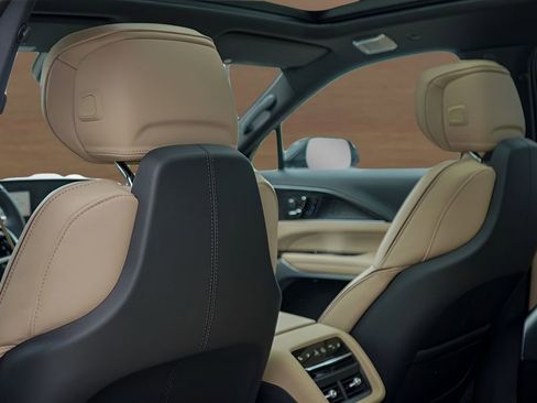 New 2026 Cadillac Lyriq Signature Luxury w/ Nappa Leather Package AWD/4WD image 19