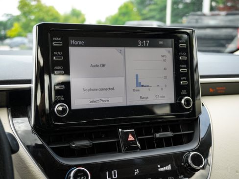 Used 2020 Toyota Corolla LE FWD image 22