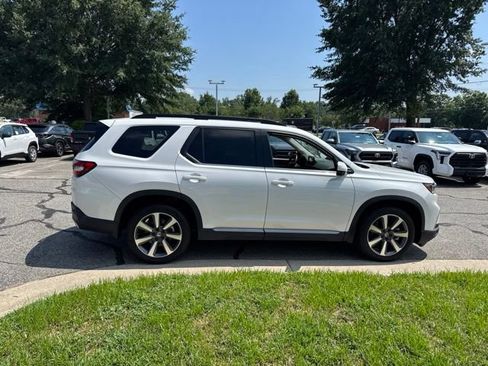Used 2025 Honda Pilot Elite image 6