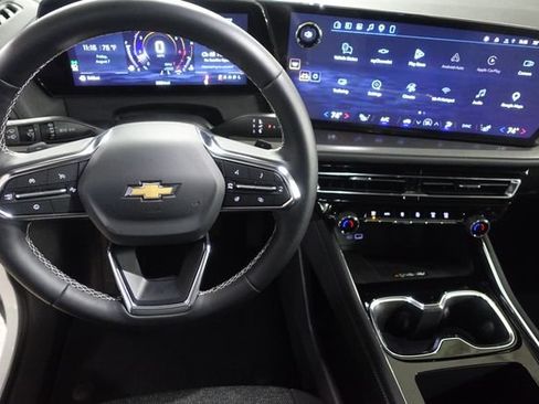 Used 2026 Chevrolet Traverse LT w/ Driver Confidence Package FWD image 12