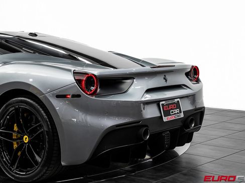 Used 2018 Ferrari 488 GTB image 19