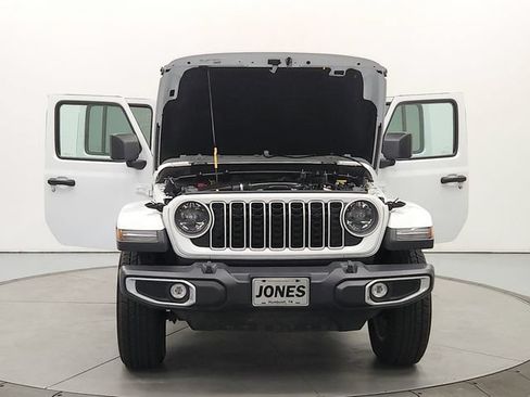Used 2025 Jeep Wrangler Unlimited Sahara AWD/4WD image 10