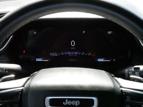 Used 2022 Jeep Grand Cherokee Limited w/ Luxury Tech Group II AWD/4WD image 21