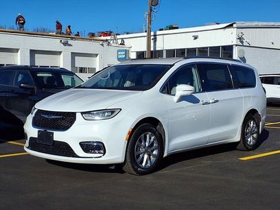 Used 2021 Chrysler Pacifica Touring-L w/ Premium & Safety Sphere Group