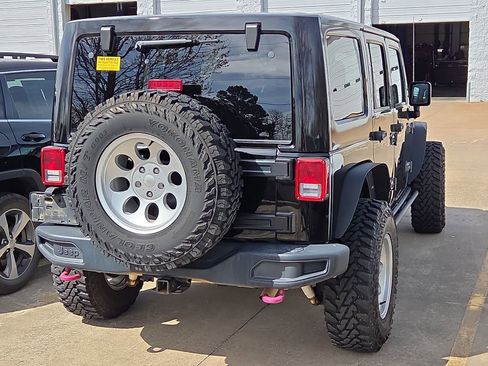 Used 2015 Jeep Wrangler Unlimited Rubicon image 4