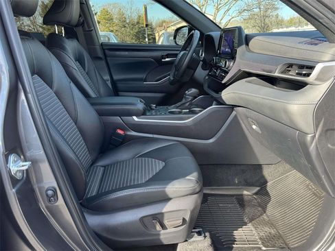 Used 2024 Toyota Highlander XSE image 14