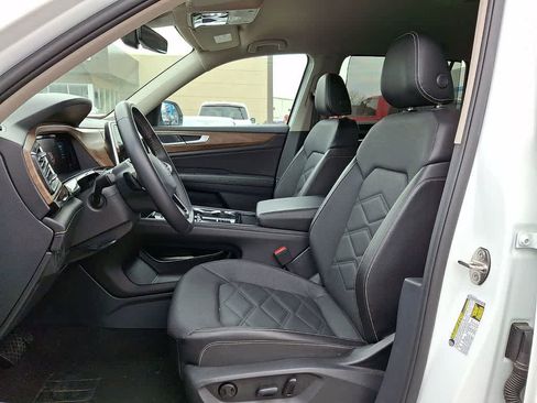 Used 2024 Volkswagen Atlas SE image 13