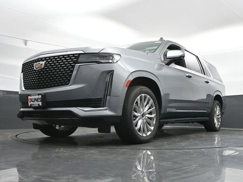 Used 2023 Cadillac Escalade ESV Premium Luxury image 51