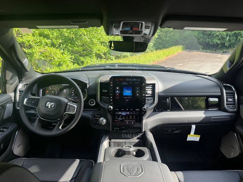 New 2026 RAM 1500 Laramie AWD/4WD image 12