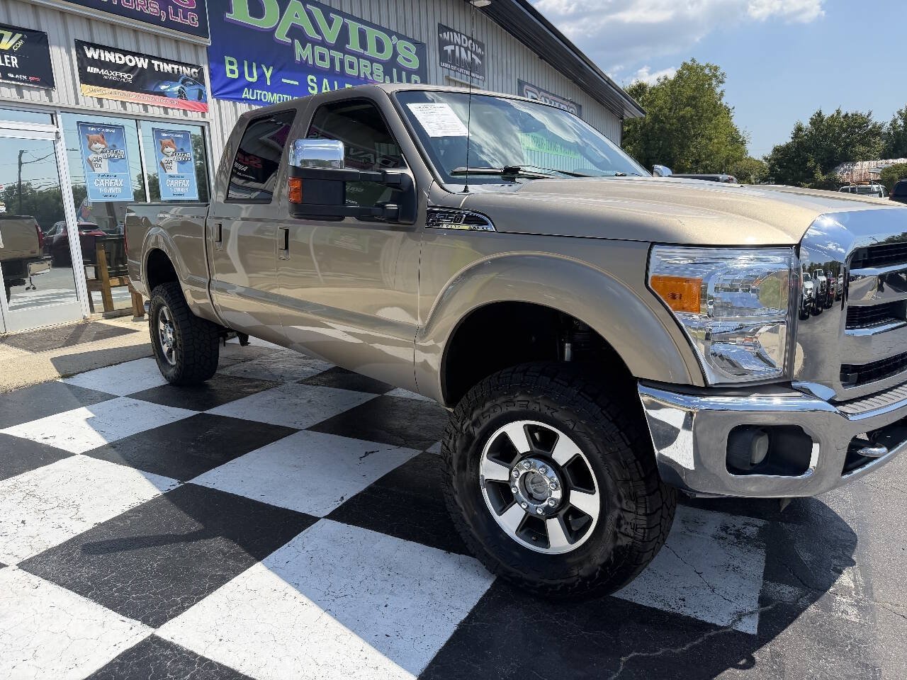 Used 2011 Ford F250 Lariat w/ Lariat Interior Pkg AWD/4WD image 3