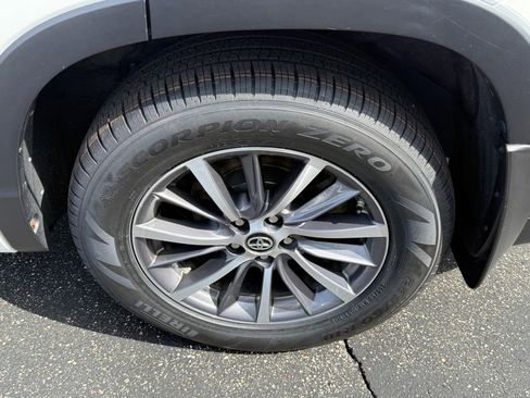 Used 2018 Toyota Highlander XLE image 7