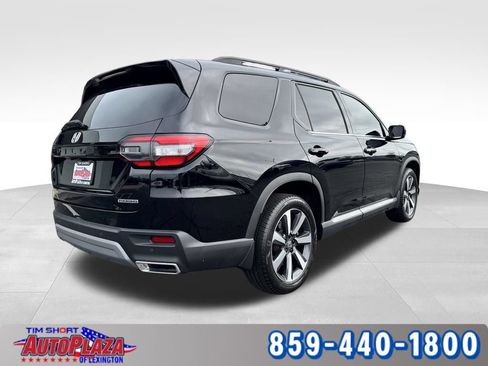 Used 2025 Honda Pilot Touring image 10