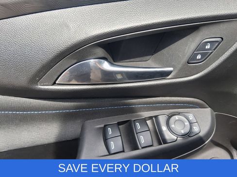 Used 2025 Buick Envista Sport Touring w/ Convenience II Package FWD image 12