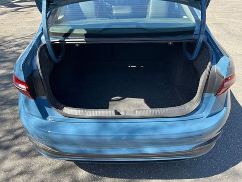 Used 2025 Volkswagen Jetta SE FWD image 30
