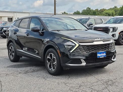 Used 2023 Kia Sportage LX AWD/4WD image 3