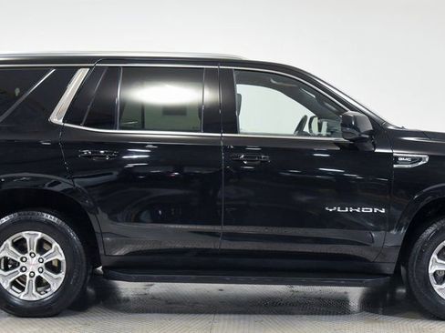 Used 2024 GMC Yukon SLE AWD/4WD image 11