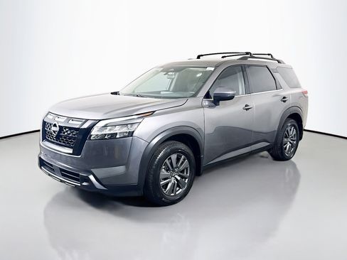 Used 2022 Nissan Pathfinder SV image 4