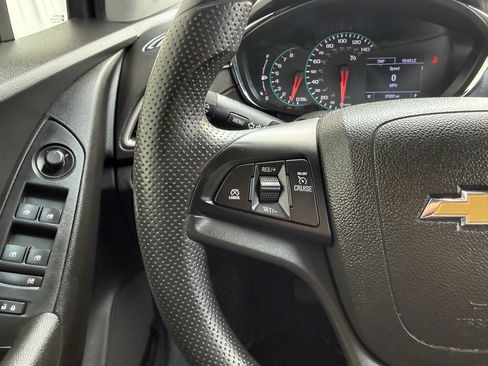 Used 2019 Chevrolet Trax LT AWD/4WD image 18
